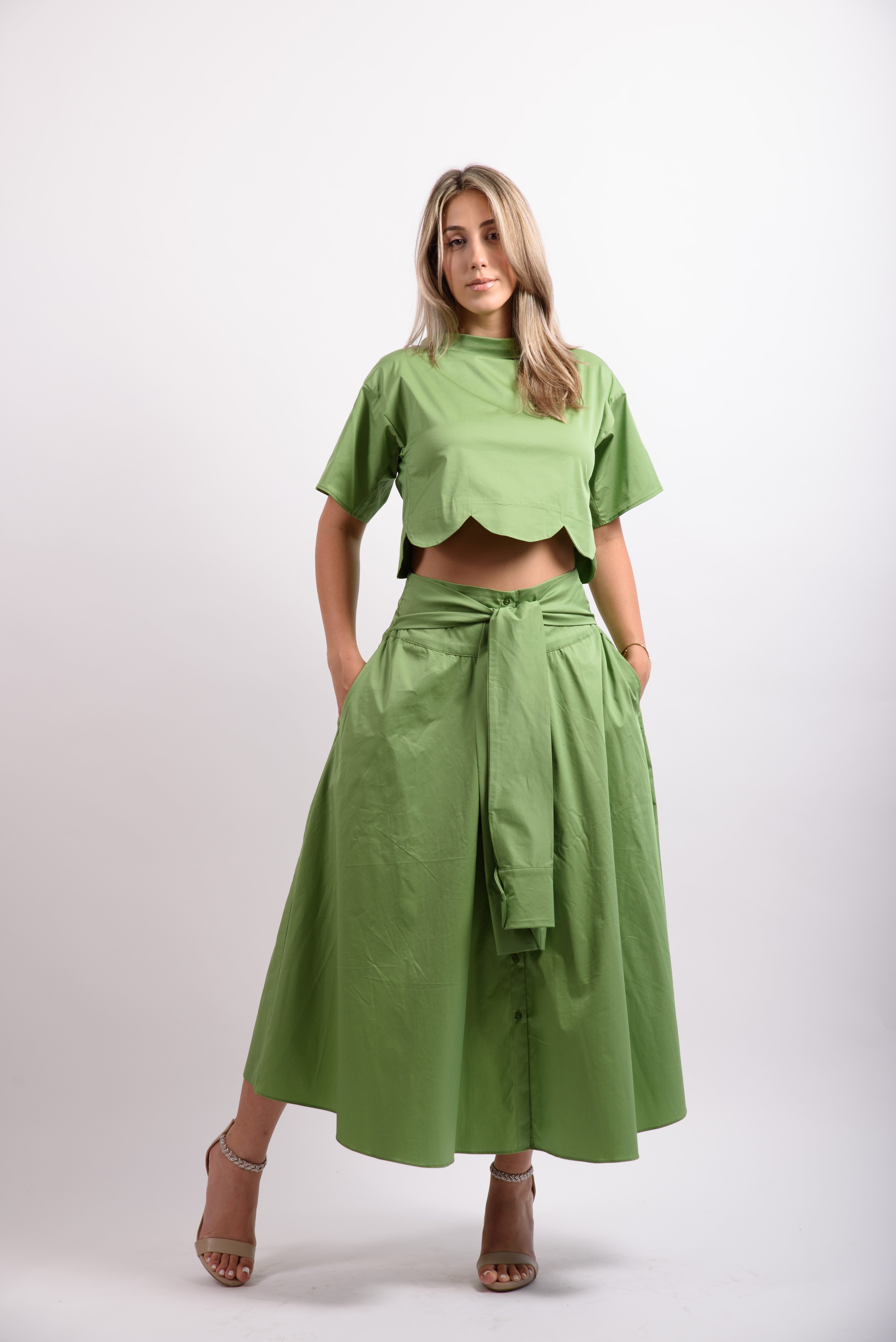 Fusta cu maneci - bej.