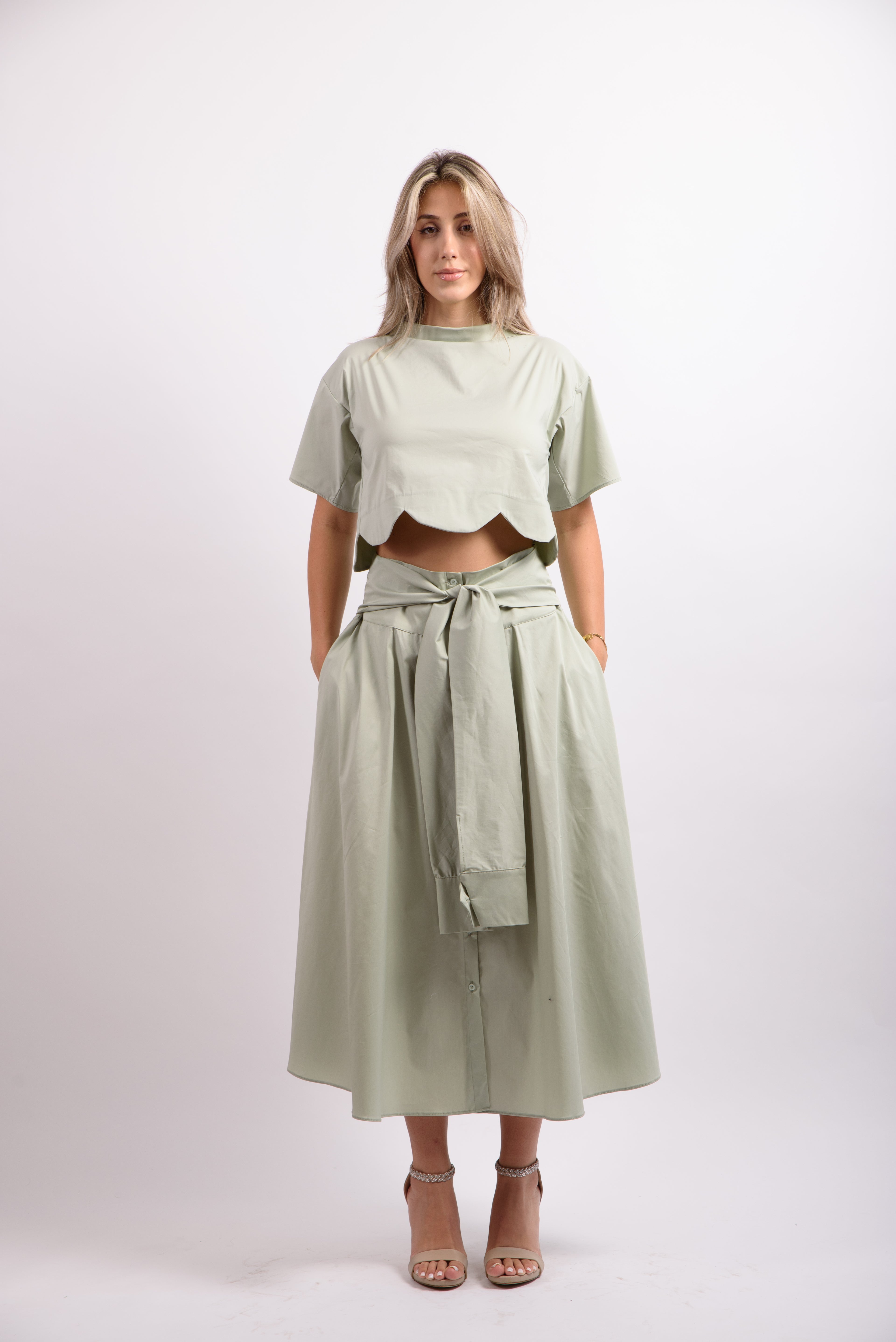 Fusta cu maneci - bej.