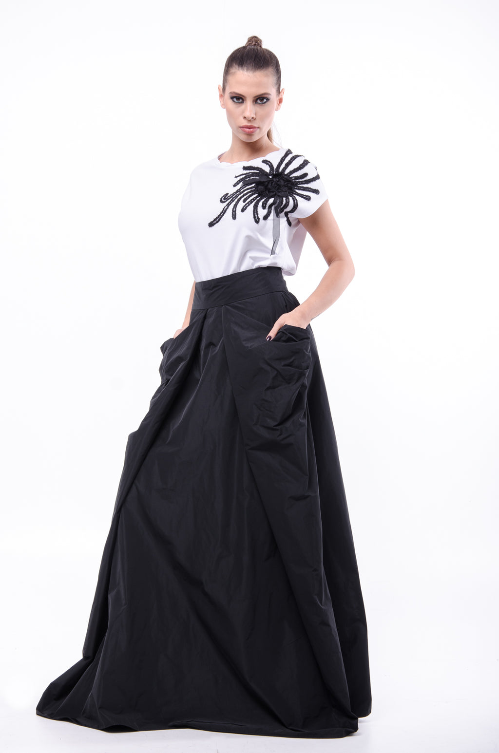 Fusta tafta cu buzunare ample - negru.